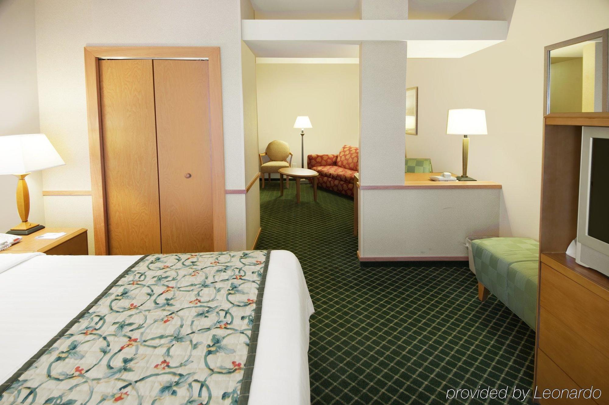 Fairfield Inn & Suites By Marriott Кордел Стая снимка